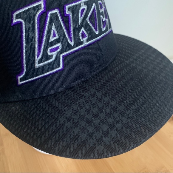 Los Angeles Lakers NBA Black Fitted Hat Cap - Picture 6 of 8